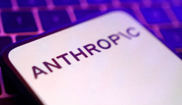 القضاء يوقف قرار إدارة ترامب بحظر برمجيات "أنثروبيك"