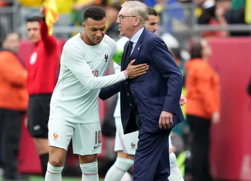 بعد المباراة المثيرة بين البرازيل وفرنسا.. أنشيلوتي "مستاء"